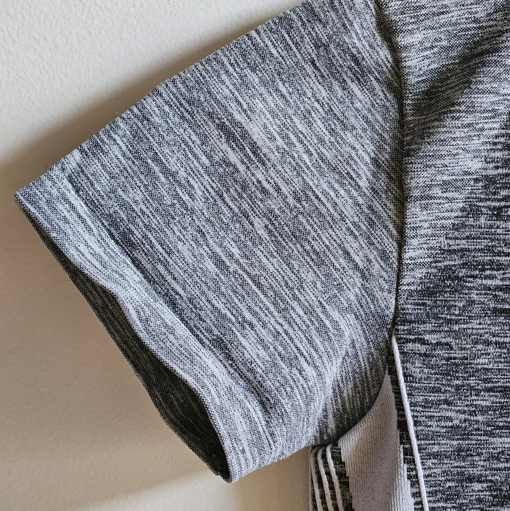 Athleta Impact Crop Top in Women's M - Picture 14 of 15